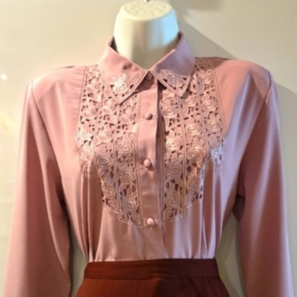 Lavender Lisa Josephs Long Sleeve Blouse, Embroidered Rose Cutouts, Size Small